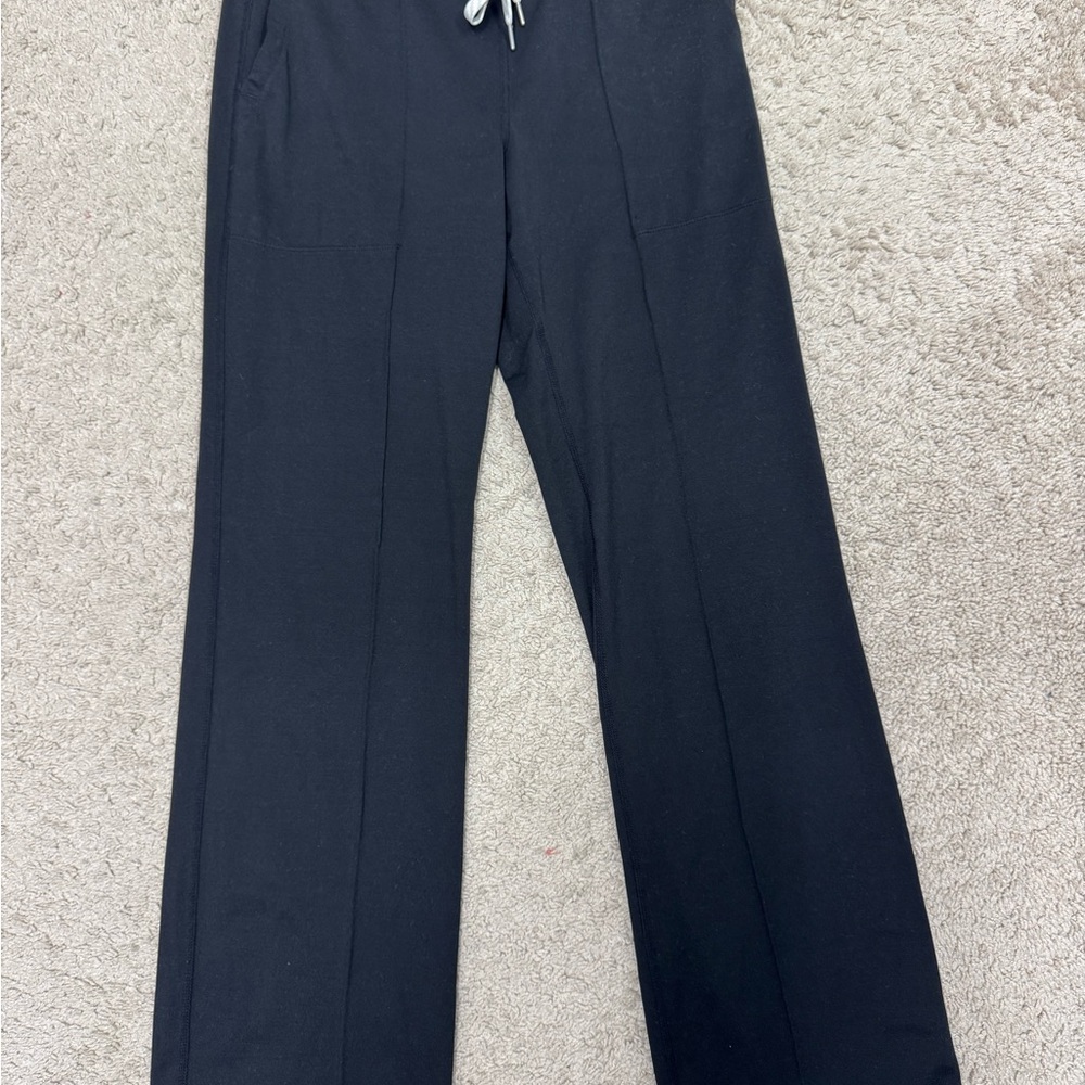 Vuori straight leg halo performance pant.